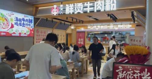 黔美人小炒黄牛肉拌粉：非遗酸汤唤醒的味觉传承