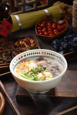 贵州酸汤鲜烫牛肉粉
